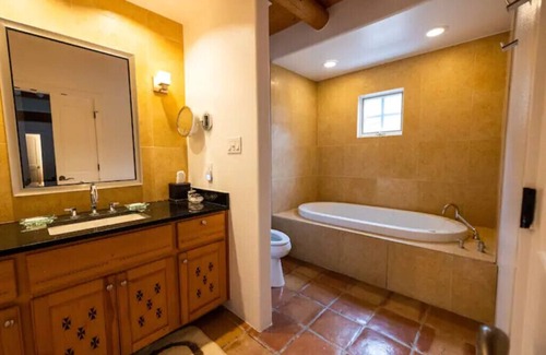 Ojo Caliente Appartement | Peaceful Suite in Desert Inn- Black Mesa King Room