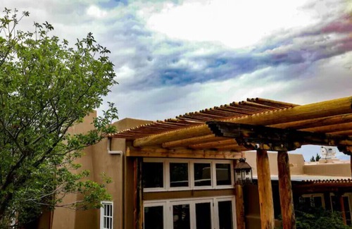 Ojo Caliente Appartement | Peaceful Suite in Desert Inn-Santa Clara King Room