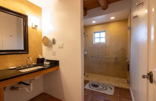 Ojo Caliente Appartement | Peaceful Suite in Desert Inn- San Juan Queen Room