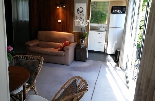 Johnsonville Appartement | Paisible, ensoleillé, meublé - tout ce dont vous avez besoin.