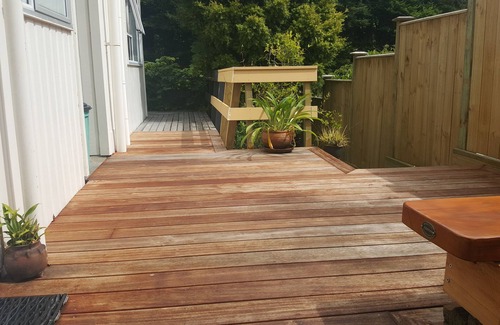 Johnsonville Appartement | Paisible, ensoleillé, meublé - tout ce dont vous avez besoin.