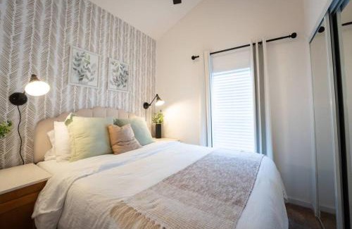 San Luis Obispo Maison | Peaceful Tiny Home Loft and Sauna