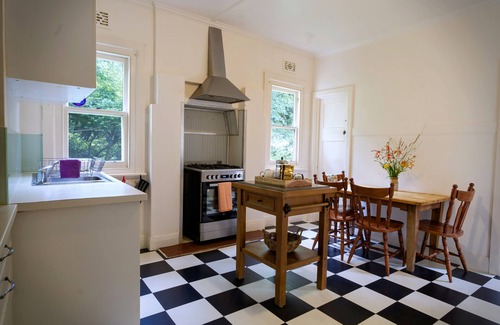 Warburton Maison | Peaceful Warburton retreat with mountain views