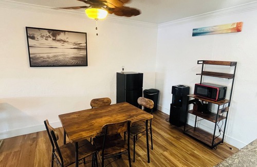 Isles of Capri Appartement | Peaceful Waterfront Efficiency~Dolphins, Manatees and Island Vibes