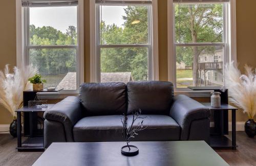 Simpsonville Appartement | Peaceful Waterfront Studio 16 Mi to Greenville!