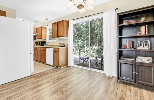 West Columbia Maison | Peaceful West Columbia Get-Away