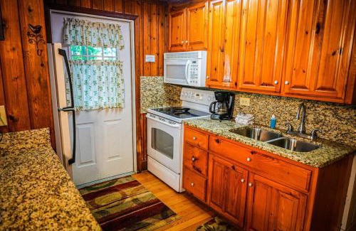 Pine Mountain Chalet De Ski | Peaceful wooded view chalet