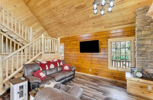 Sundance Maison | Peaceful Wyoming Cabin with Spacious Deck and Wet Bar!