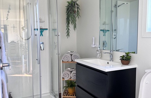 Stratford Maison | Peachy on Pembroke - Everything and more, stunning mountain view