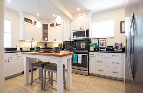 DeLand Maison | Peacock House