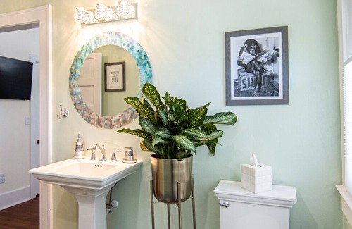 DeLand Maison | Peacock House