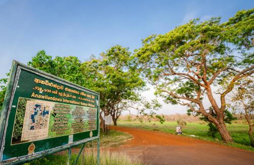 Arachchikattuwa Hôtel | Peacock village and Spa