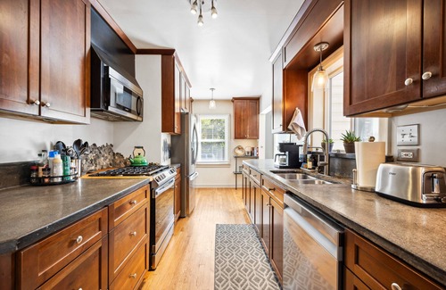 Veterans Park Maison | Peak House Hot Tub 3BR 2.5BA Close to Downtown