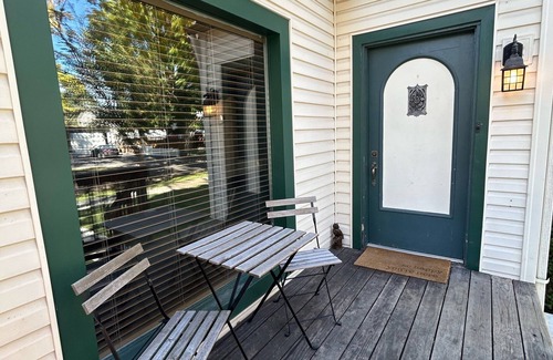 Veterans Park Maison | Peak House Hot Tub 3BR 2.5BA Close to Downtown