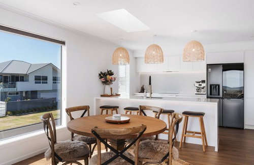 Papamoa Beach Maison | Pearl by the Sea ~ Papamoa Beach - Beyonder Holiday Homes