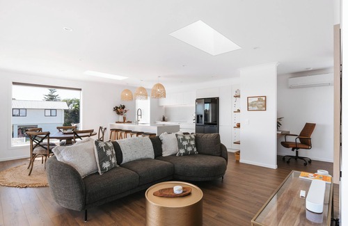 Papamoa Beach Maison | Pearl by the Sea ~ Papamoa Beach - Beyonder Holiday Homes