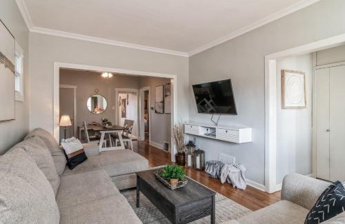 Forest Park Maison | Pearly Gates l 3 Bed l Sleeps 5 l w 2-Car Garage