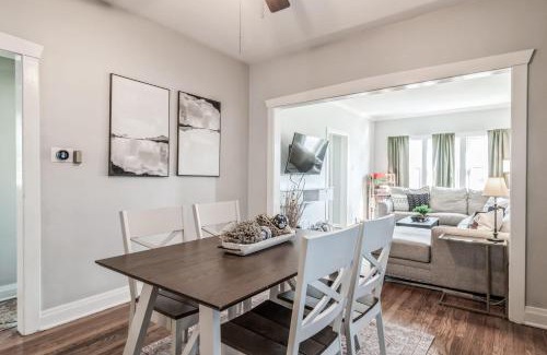 Forest Park Maison | Pearly Gates l 3 Bed l Sleeps 5 l w 2-Car Garage