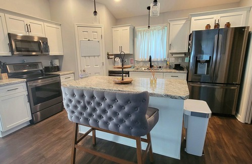 Rochester Maison | Pebble Creek House / 2 BR, 2Ba, Pet Friendly, attached garage & 15 min to Mayo!