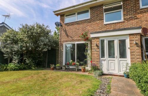 Rustington Maison | Pebble Place