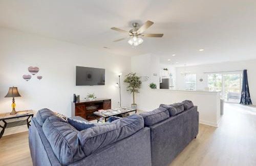 Southmont Maison | Pebble Point Cove