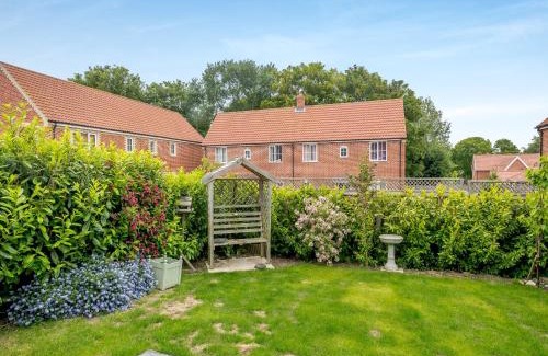 Overstrand Maison | Pebbles