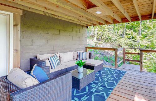 Flat Hollow Marina Maison | Peck's Perch