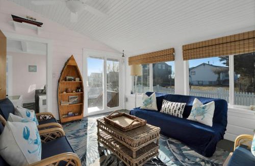 Peconic Maison | Peconic Sound Beach Home: Backyard & Vineyards