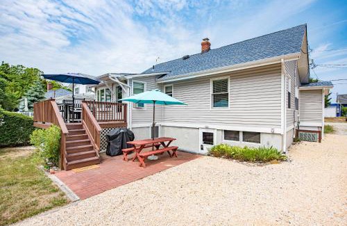 Peconic Maison | Peconic Sound Beach Home: Backyard & Vineyards