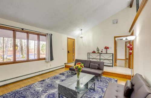 Salem Maison | Peek-a-Boo Lake Views and Yard Windham Home