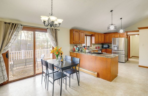 Salem Maison | Peek-a-Boo Lake Views & Yard: Windham Home