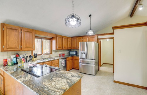 Salem Maison | Peek-a-Boo Lake Views & Yard: Windham Home