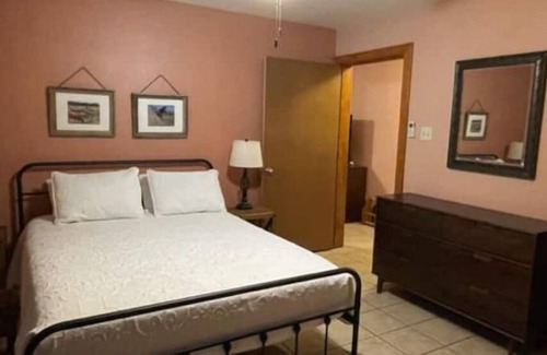 Lasara Appartement | Peek-a-Moo Apt w/patio, paddle boating