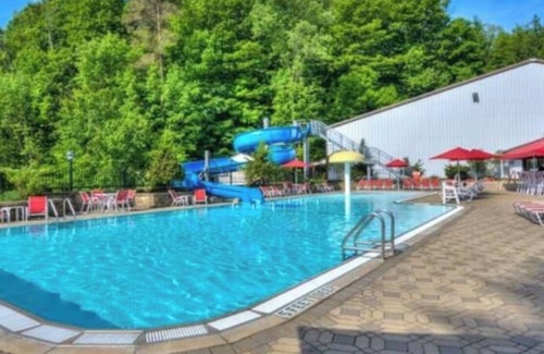 Clymer Copropriété | Peek & Peak slope side Chalet, close to golf too!