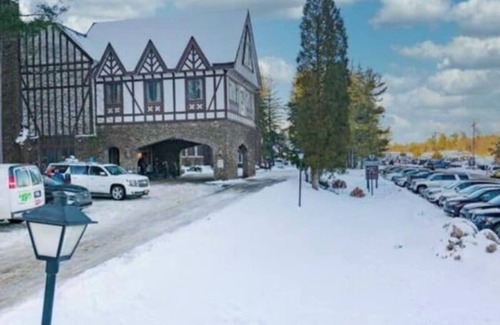 Clymer Copropriété | Peek & Peak slope side Chalet, close to golf too!