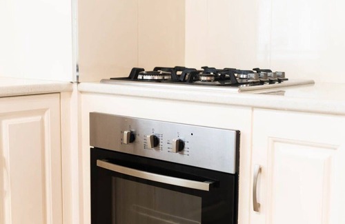Bathurst Maison | Peel St - Large Family Home, Walk to CBD, Wifi