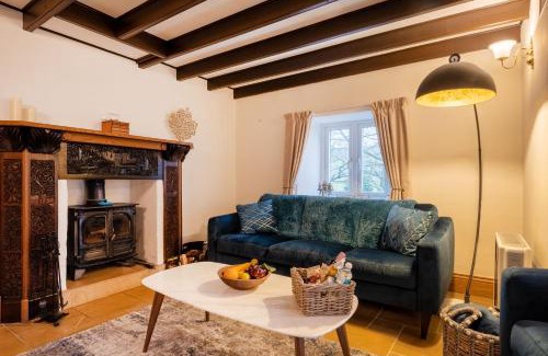 Feetham Maison | Peep-O-Day-The Stylish Dale View