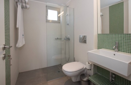 Marathopoli Maison | Pefkides Suites. Une oasis entre les pins pour des vacances reposantes.