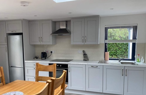 Fenit Maison | A bright modern bungalow a mile from the beach