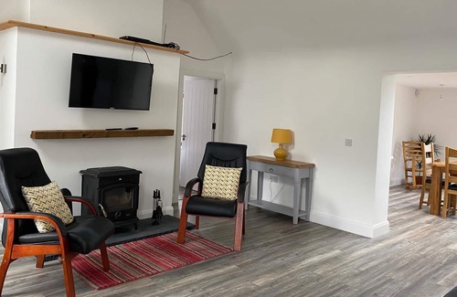 Fenit Maison | A bright modern bungalow a mile from the beach
