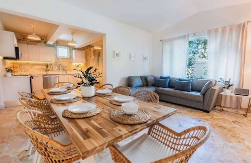 Ocean Park Maison | Pelegrina Beach Haus | 6BR | Chef | Powered G | SJ