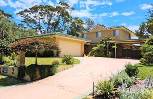 Narrawallee Maison | Pelican Beach House - 50m from inlet & playground