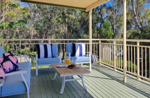Narrawallee Maison | Pelican Beach House - 50m from inlet & playground