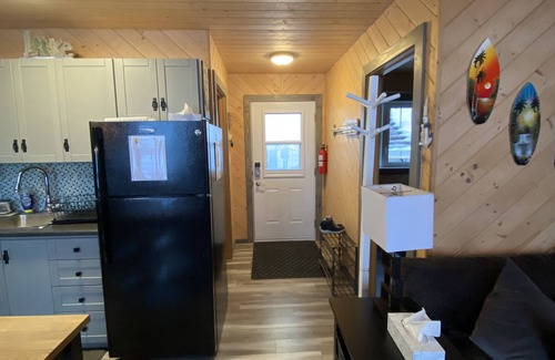 Belmont Cabine | PELICANS NEST Family or couples get away with hot tub on the water