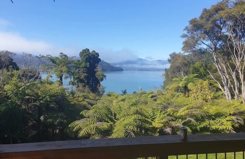 Mt Richmond Forest Park Maison | Pelorus Sound Log Home - Off Grid Paradise