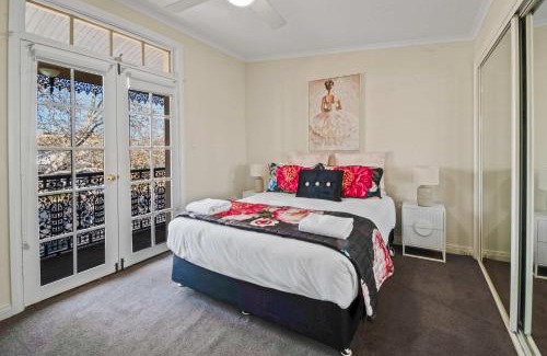 Wagga Wagga Maison | Pembroke - CBD, Elegant & Character Filled Stay