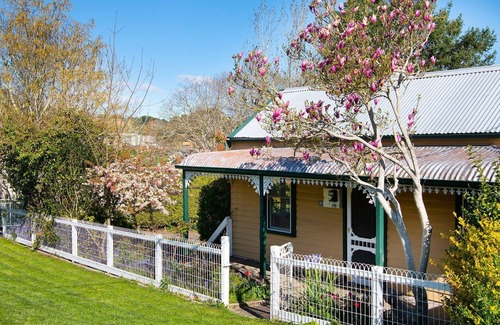 Daylesford Cottage | Pembroke Cottage- modern comforts and scenic views