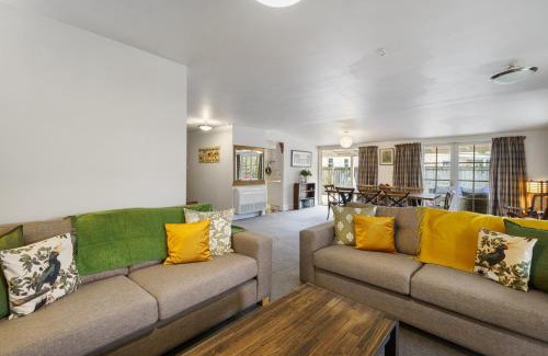 Martinborough Maison | Pendreigh Cottage - Martinborough Holiday Home
