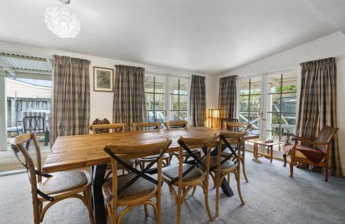 Martinborough Maison | Pendreigh Cottage - Martinborough Holiday Home