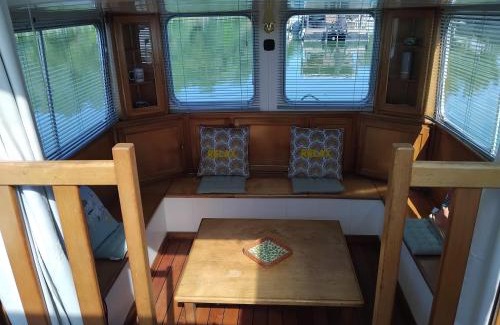 Chateau-Gontier Location De Bateaux | Penichette cosy couple famille amis ouvriers